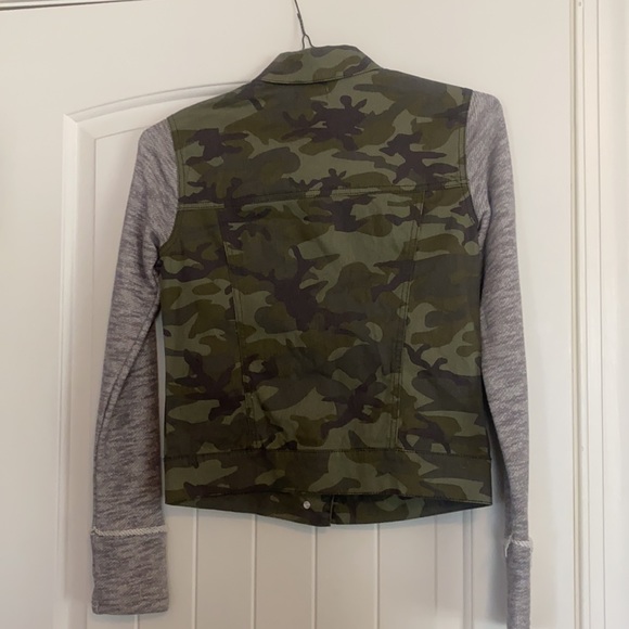 New w tags, lightweight camo jacket xsmall - Picture 4 of 4